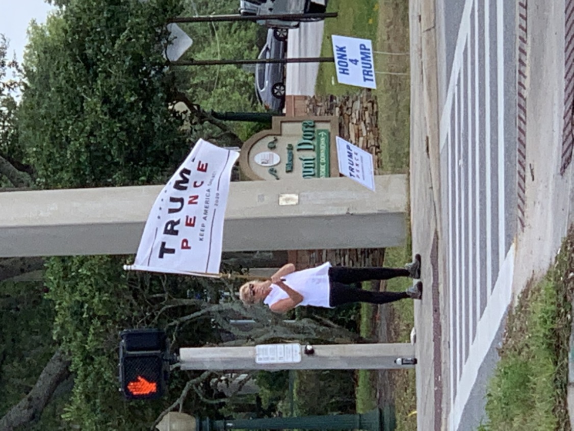 Trump flag rally at Mt Dora, 04-17-2020